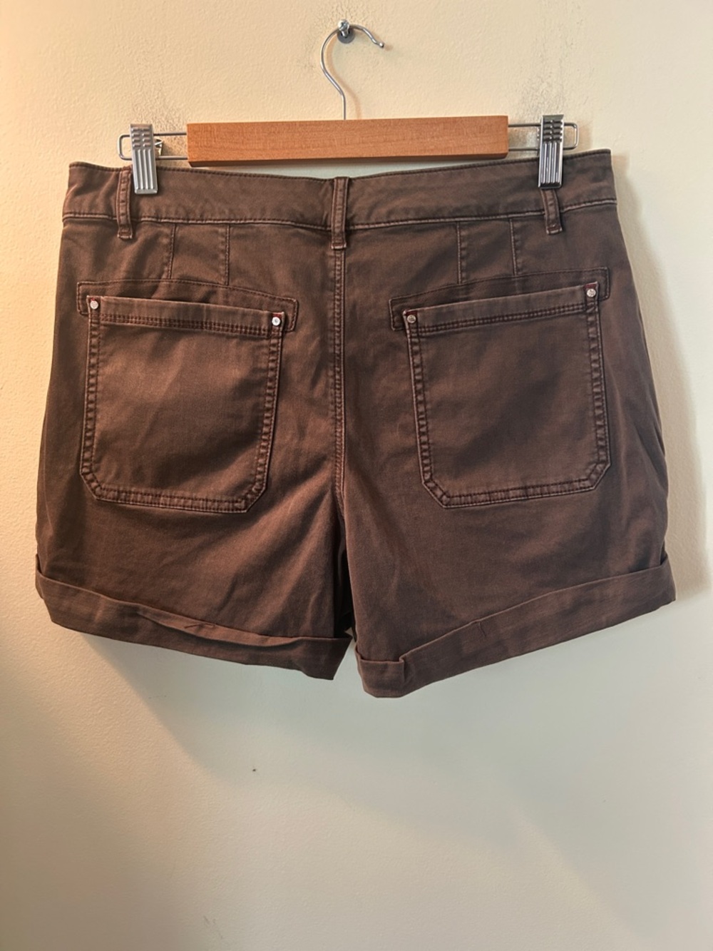 White House Black Market Olive Roll-Cuff Utility Shorts Size 8 - Picture 3 of 8
